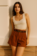 kit  Feminino 4 itens: 2 Croppeds Canelados + Cinto+ Short em Alfaiataria Com  Bolsos